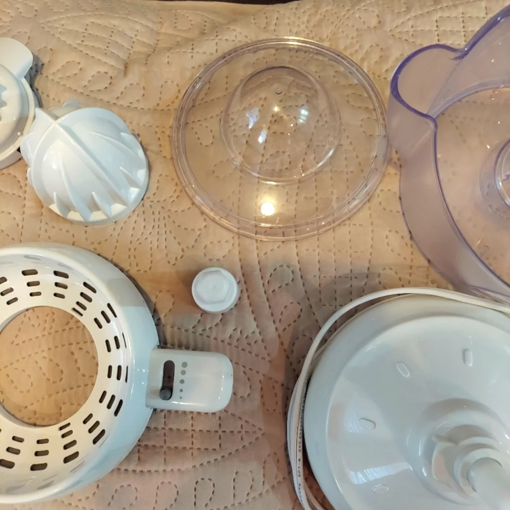 DeLonghi citrus juicer White